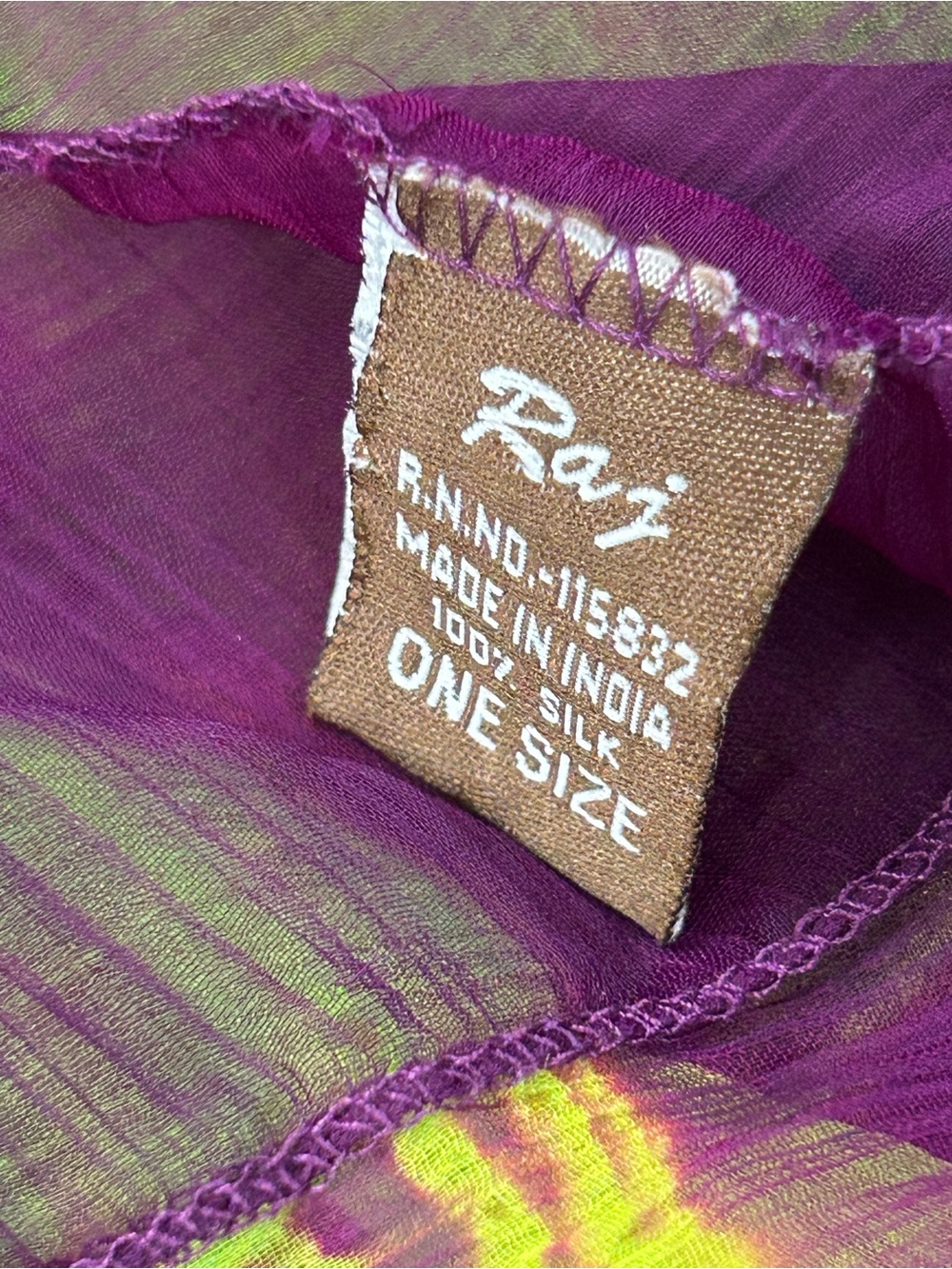 Beautiful Raj silk scarf - Picture 3 of 4
